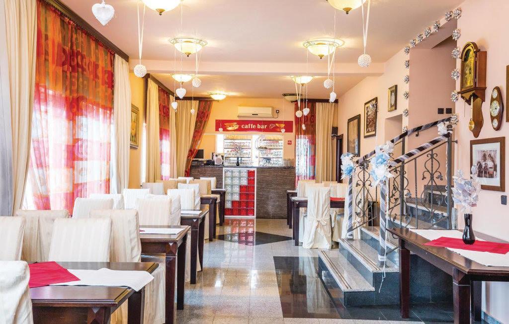 Bed & Breakfast Valentina Metajna Exterior photo