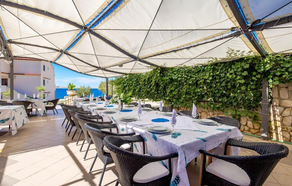 Bed & Breakfast Valentina Metajna Exterior photo
