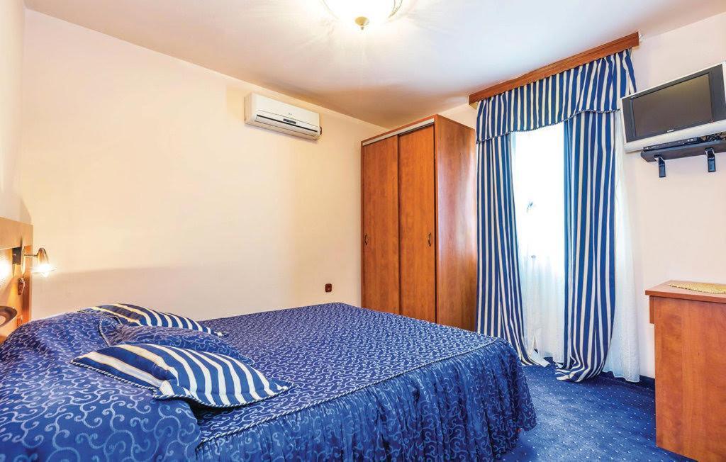 Bed & Breakfast Valentina Metajna Exterior photo