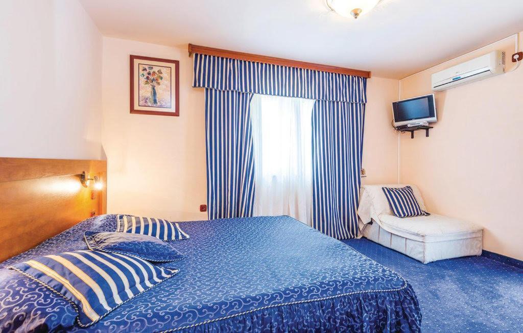 Bed & Breakfast Valentina Metajna Exterior photo